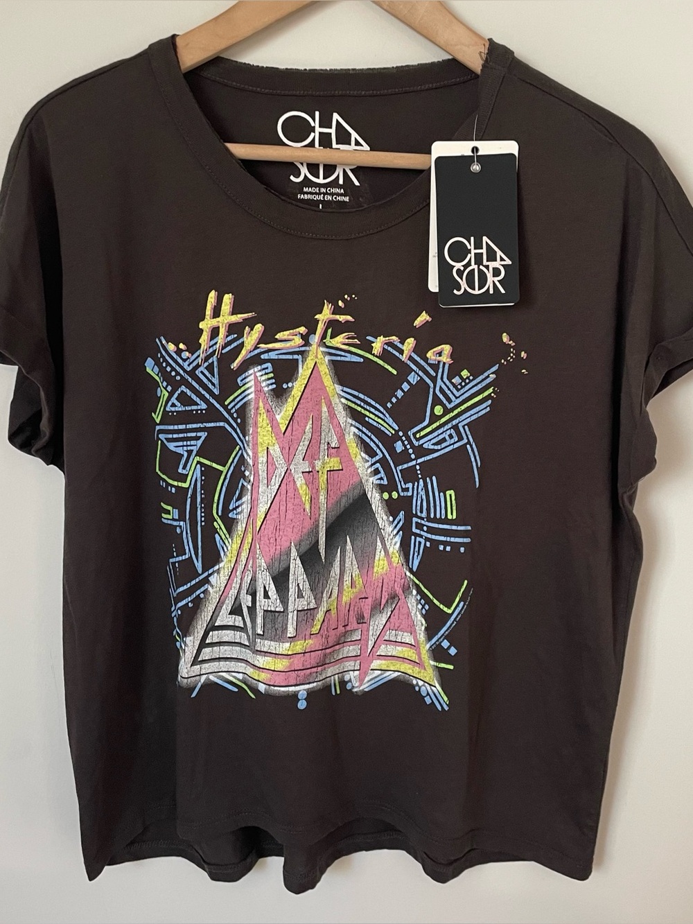 Chaser NWT Def Leppard Band Tee Brown Distressed Punk Alternative Size Large
